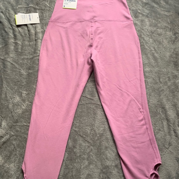 NWT Pink High Waisted Cropped Leggings. SHIPS FAST - Picture 8 of 8